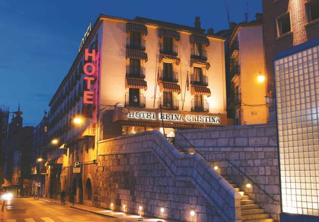 Espaciosas habitaciones en Hotel Reina Cristina. Relájate con nuestro Spa y Masaje en Teruel